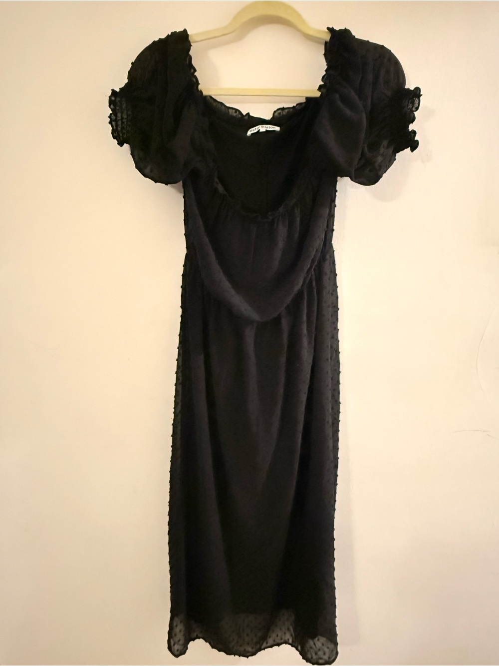 Elegant Black Midi Dress with Puff Sleeves